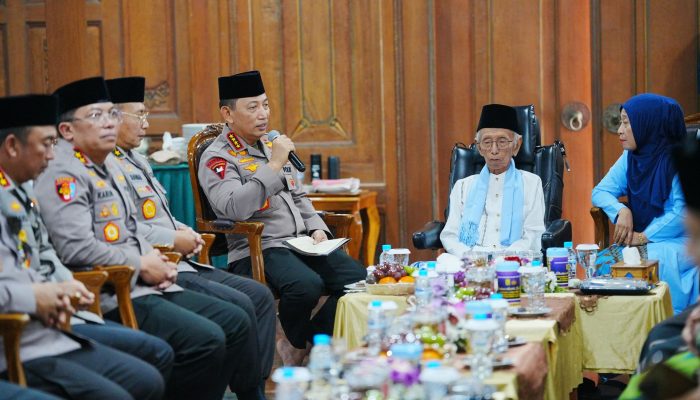 Kapolri Jenderal Listyo Sigit Jalin Silaturahmi ke Pesantren Shiddiqiyyah Jombang