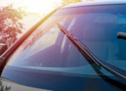 Membersihkan dan Melindungi Kaca Mobil Agar Tetap Jernih