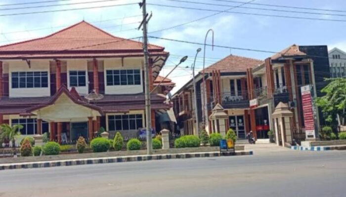 Isu Perselingkuhan Anggota DPRD Situbondo, Pendapat Hukum Dari Pengacara Senior Situbondo.