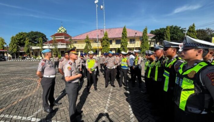 ​Sidak Dadakan, Kapolres Situbondo Cek HP Anggota, Sasar Aplikasi Judol
