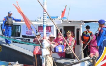 Polres Situbondo Beri Bantuan Sosial kepada Nelayan dan Masyarakat Pesisir