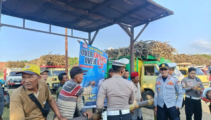 Cegah Kecelakaan dan Kerusakan Jalan, Satlantas Situbondo Sosialisasikan Larangan Truk ODOL