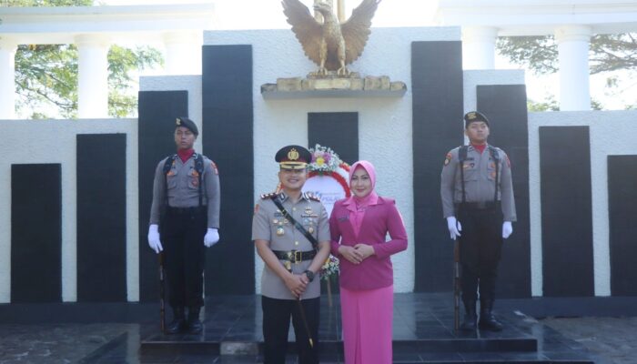 Hari Bhayangkara ke-80, Polres Situbondo Gelar Ziarah dan Tabur Bunga di Taman Makam Pahlawan