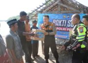 Patroli ke Dusun Merak, Kapolres Situbondo Bagikan Bansos dan Edukasi Cegah Pencurian Hewan