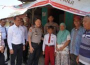 Kapolres Situbondo Salurkan Bantuan untuk Bocah yang Ingin Memeluk Ayahnya
