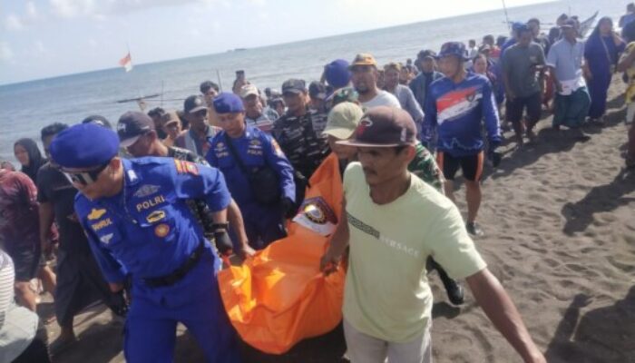Satpolairud Polres Situbondo Evakuasi Nelayan Jangkar yang Ditemukan Meninggal
