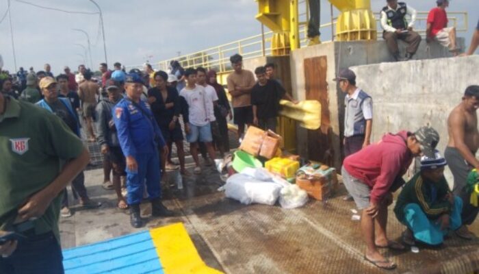 Polisi Tangani Pikap Jatuh ke Laut di Pelabuhan Jangkar, Akibat Rem Blong