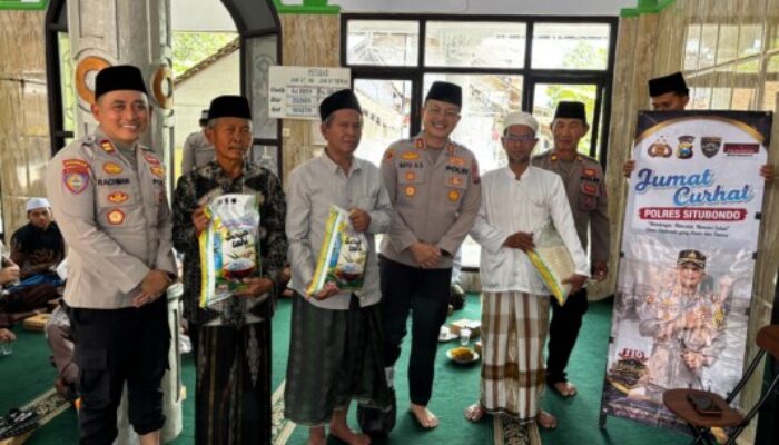 Safari Jumat di Kendit, Kapolres Situbondo Ingatkan Warga Cegah Karhutla