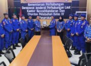 Beri Kejutan Tumpeng Harhubnas ke-55, Satpolairud Polres Situbondo Perkuat Sinergitas dengan KSOP Panarukan
