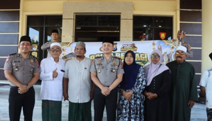 Kapolres Situbondo Lepas Jamaah Umrah Gratis dari Kapolri