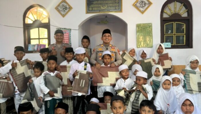 Lewat Program BERBAKTI, Satbinmas Polres Situbondo Salurkan Bantuan untuk Anak Yatim di Panji