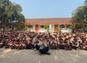 Cegah Perundungan, Satbinmas Polres Situbondo Edukasi Pelajar Pramuka di Banyuglugur
